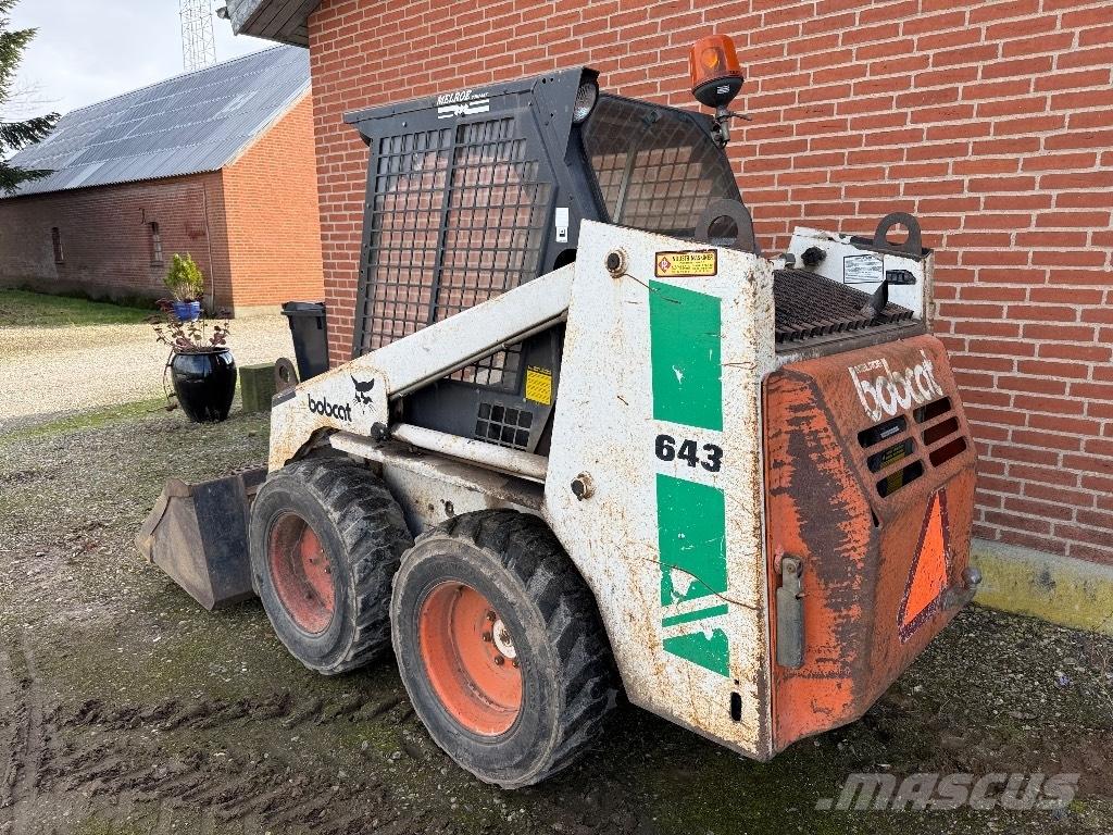 Bobcat 643 لوادر انزلاقية التوجيه