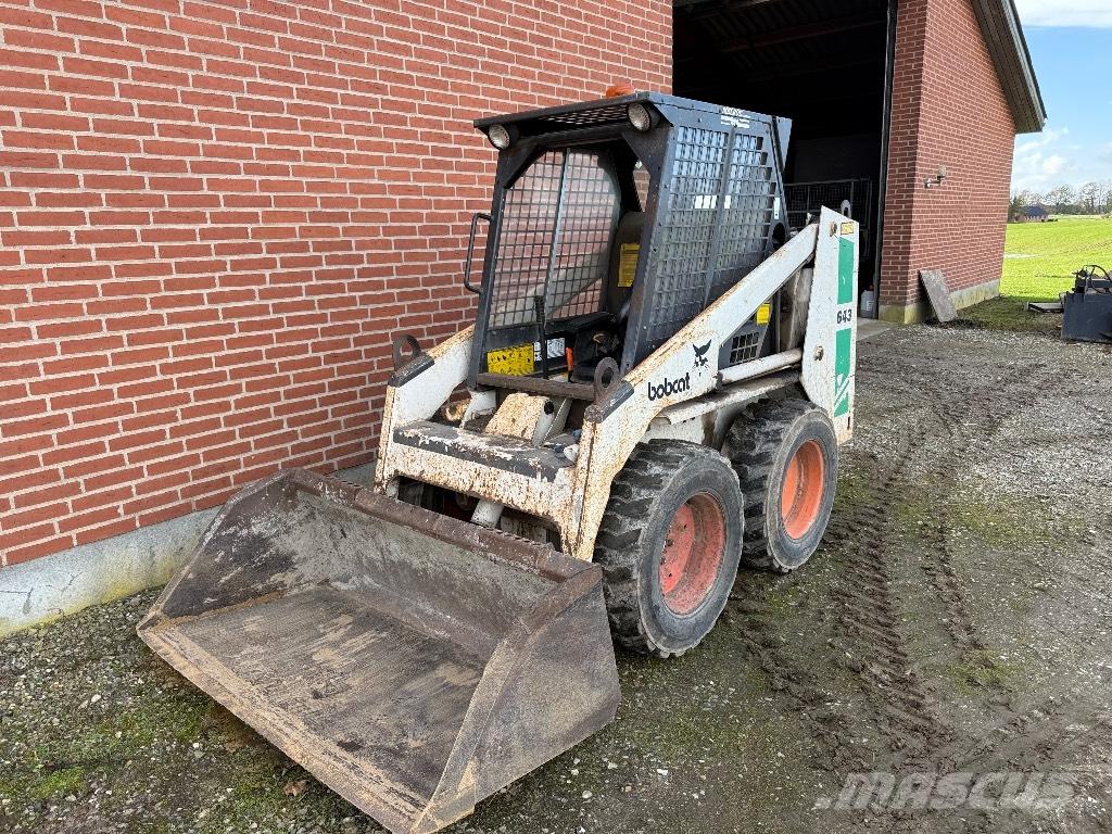 Bobcat 643 لوادر انزلاقية التوجيه