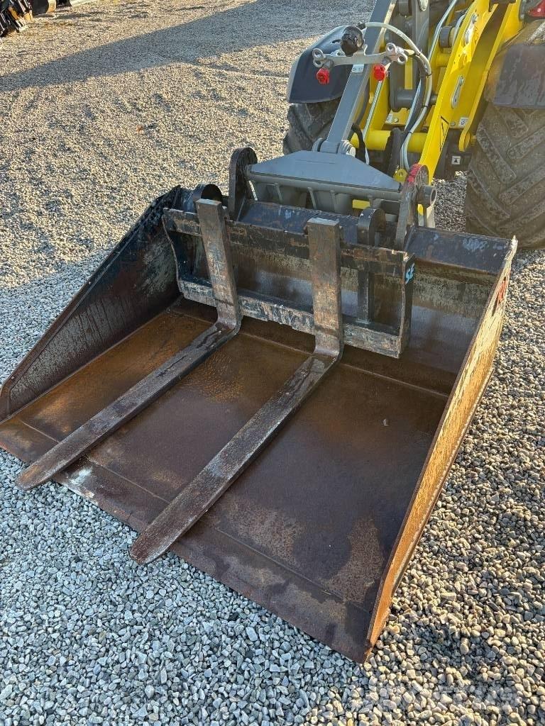 Wacker Neuson WL 28 لوادر بعجل