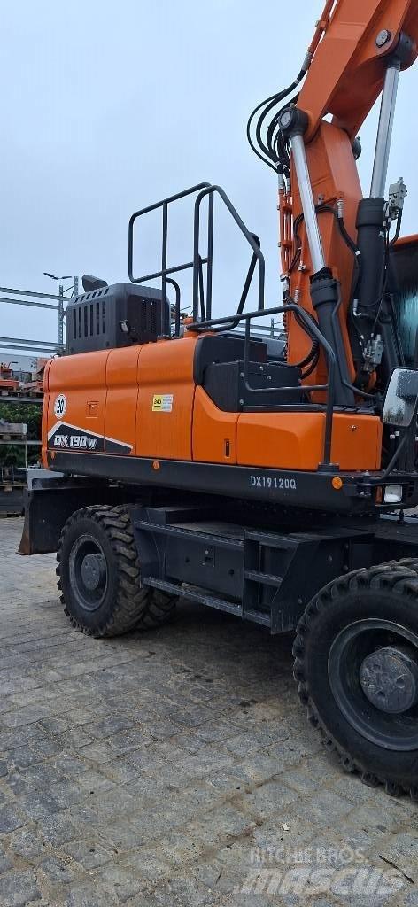Doosan DX 190 W-7 حفارات بعجل