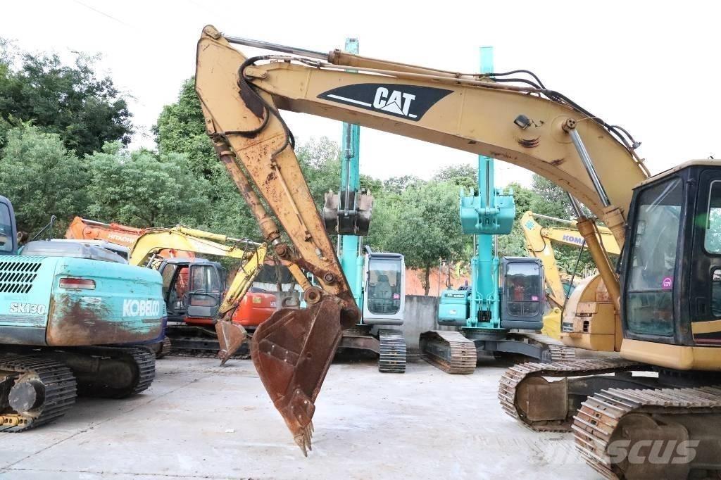 CAT 320BU حفارات زحافة