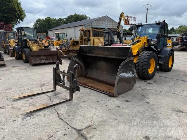 JCB TM 320 S مناولات متداخلة