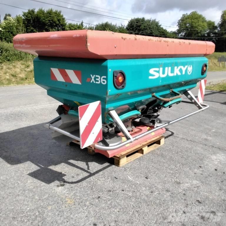 Sulky X36 معدات فرد المواد المعدنية