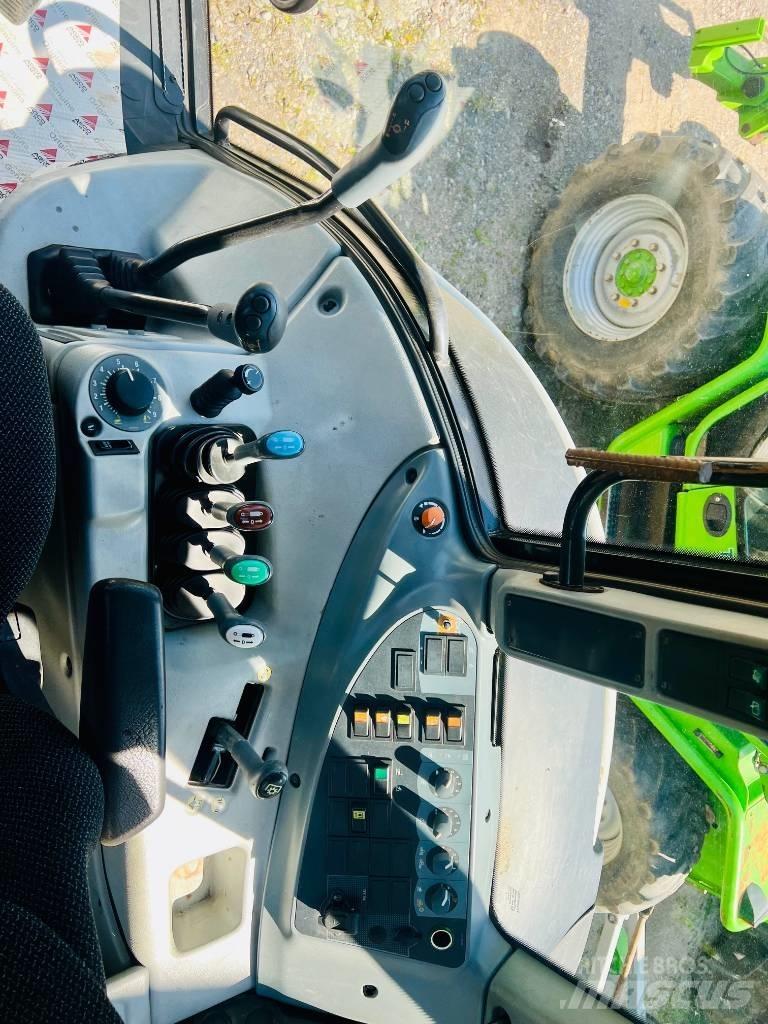 Valtra T 121 الجرارات