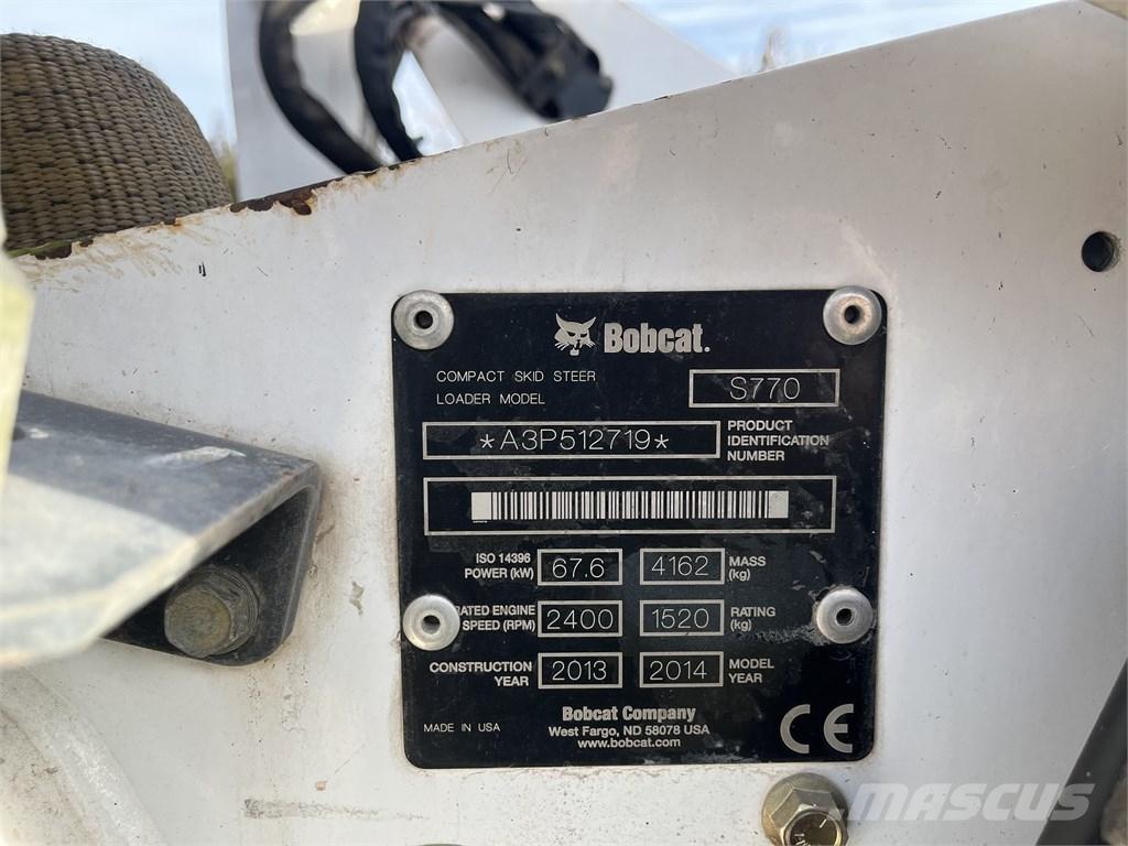 Bobcat S 770 لوادر انزلاقية التوجيه