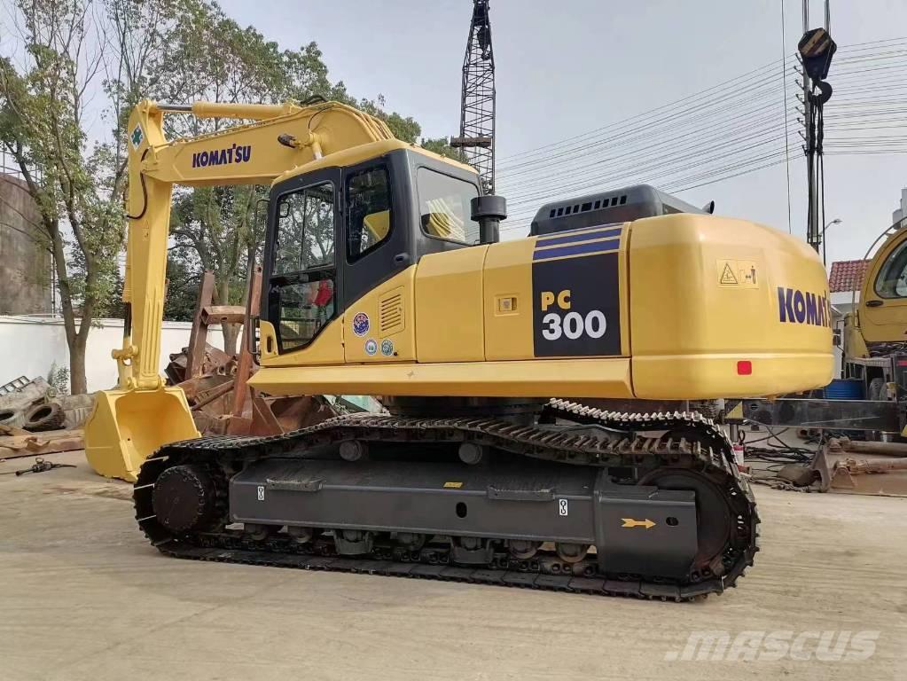 Komatsu PC 300 حفارات زحافة