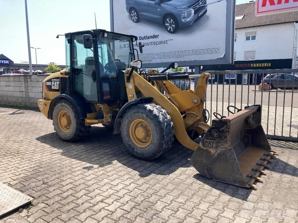 CAT 906 M لوادر بعجل