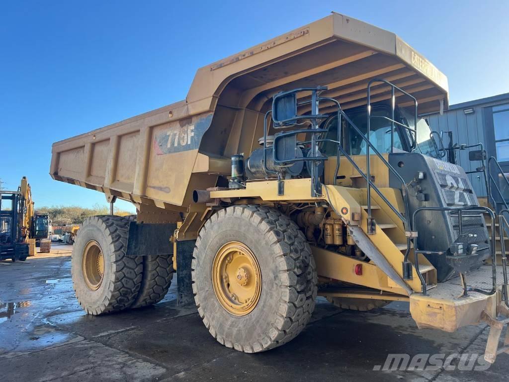 CAT 775 F شاحنات المخلفات الصلبة