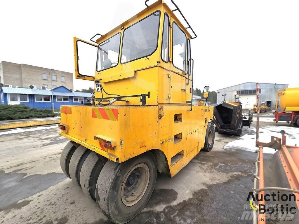 Hamm GRW 18 مداحل ذات إطارات هوائية