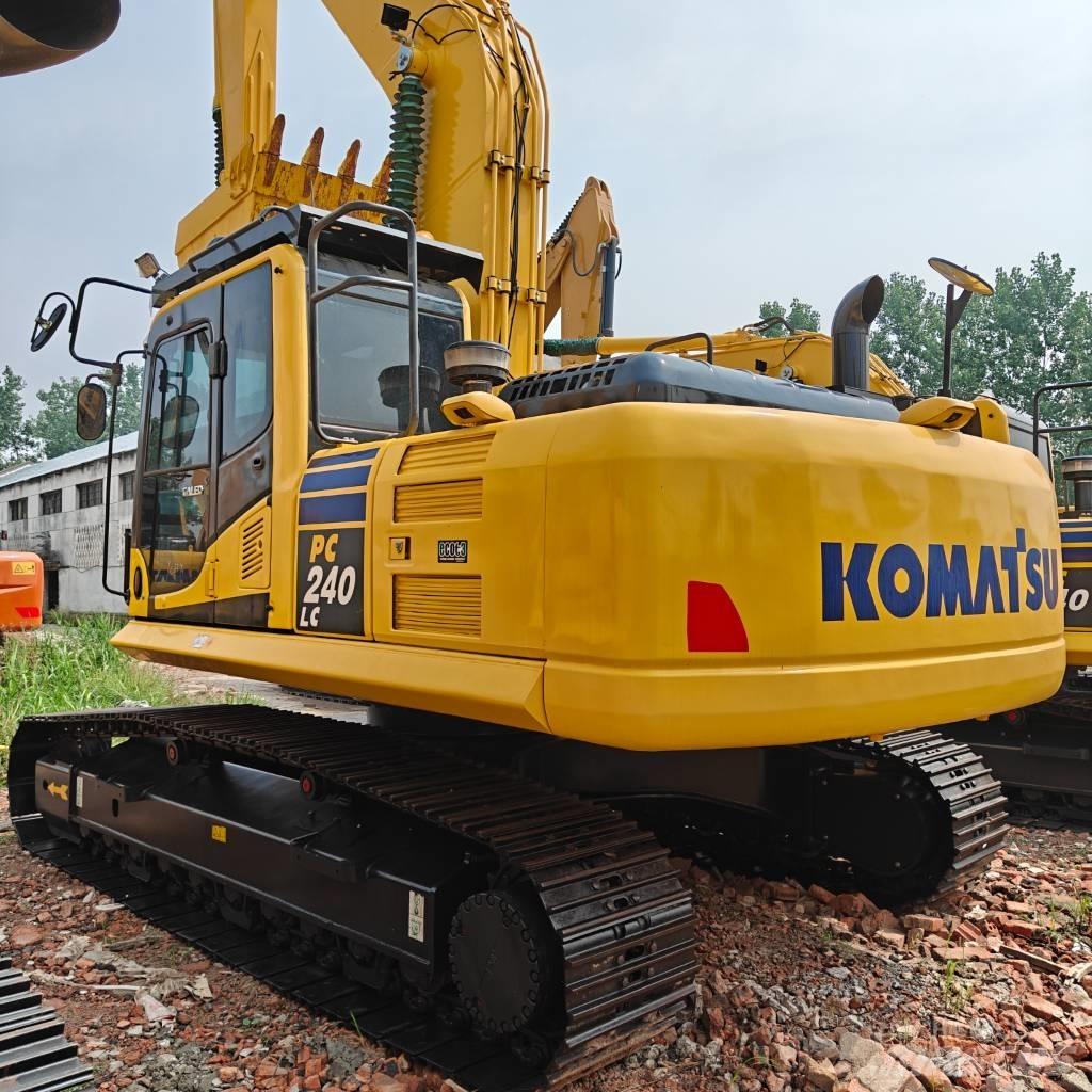 Komatsu 240-8 حفارات زحافة