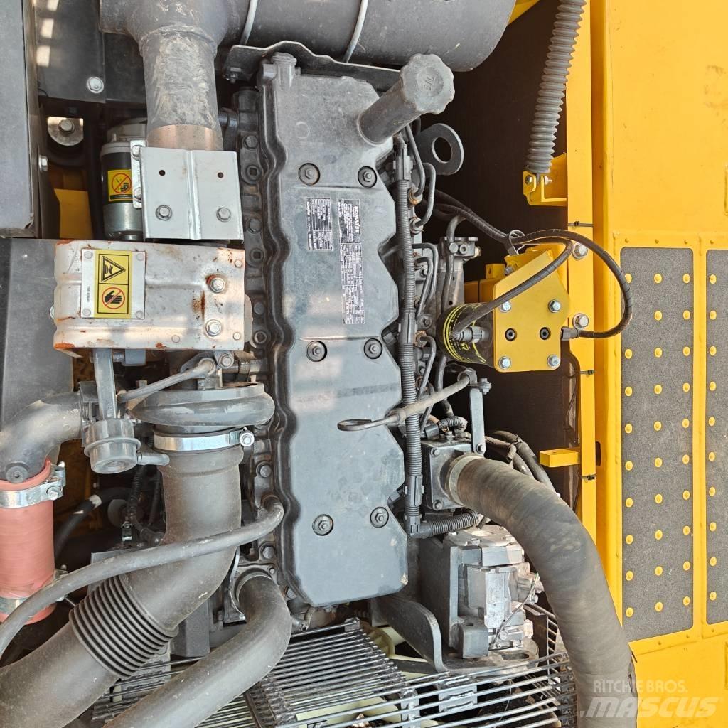 Komatsu 240-8 حفارات زحافة
