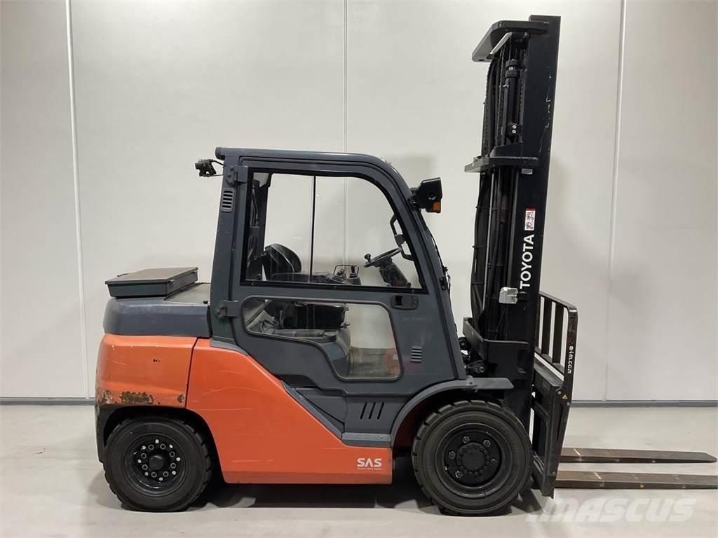 Toyota 40-8FD40N شاحنات الديزل