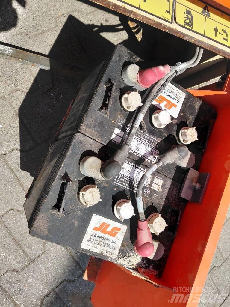 JLG 1230 ES رافعات مقصية الشكل