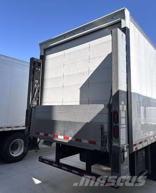 Freightliner M2 شاحنات ذات هيكل صندوقي