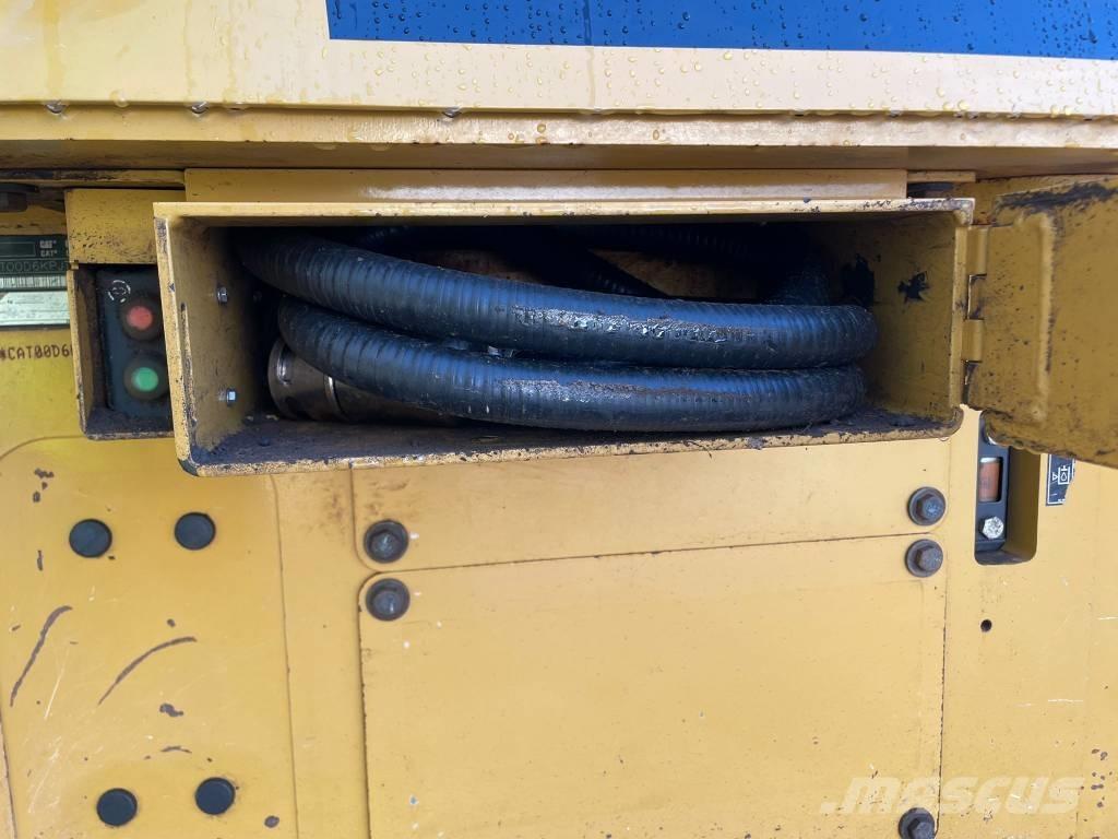 CAT D 6 K 2 LGP بلدوزرات مجنزرة