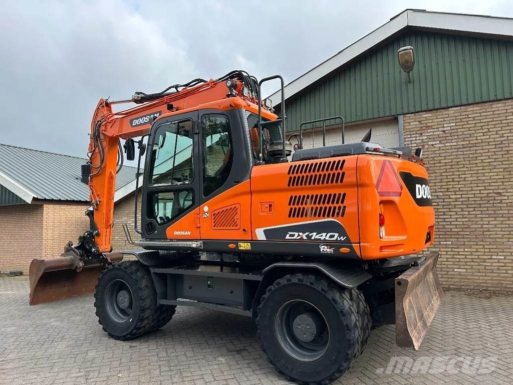 Doosan DX140W-5 حفارات بعجل