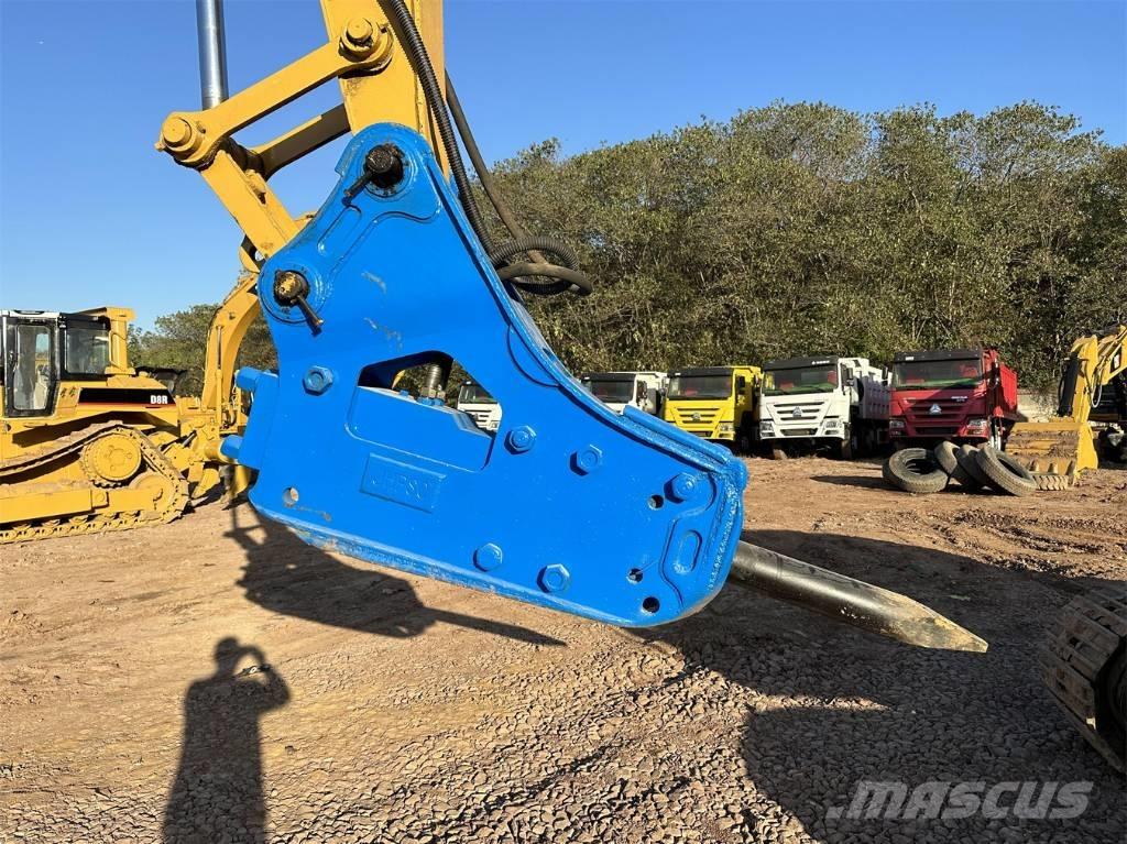 CAT 320 DL حفارات زحافة