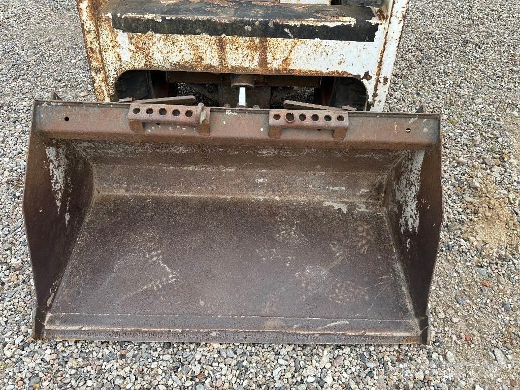 Bobcat 553 لوادر انزلاقية التوجيه