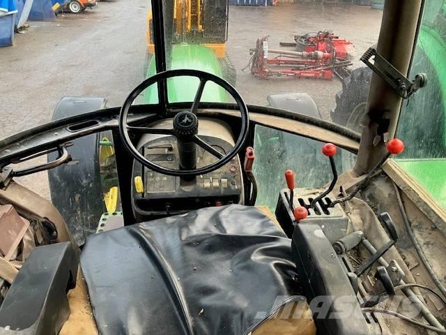 John Deere 3050 الجرارات