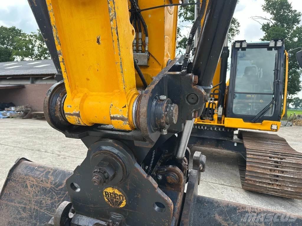 JCB 220Xlc حفارات زحافة