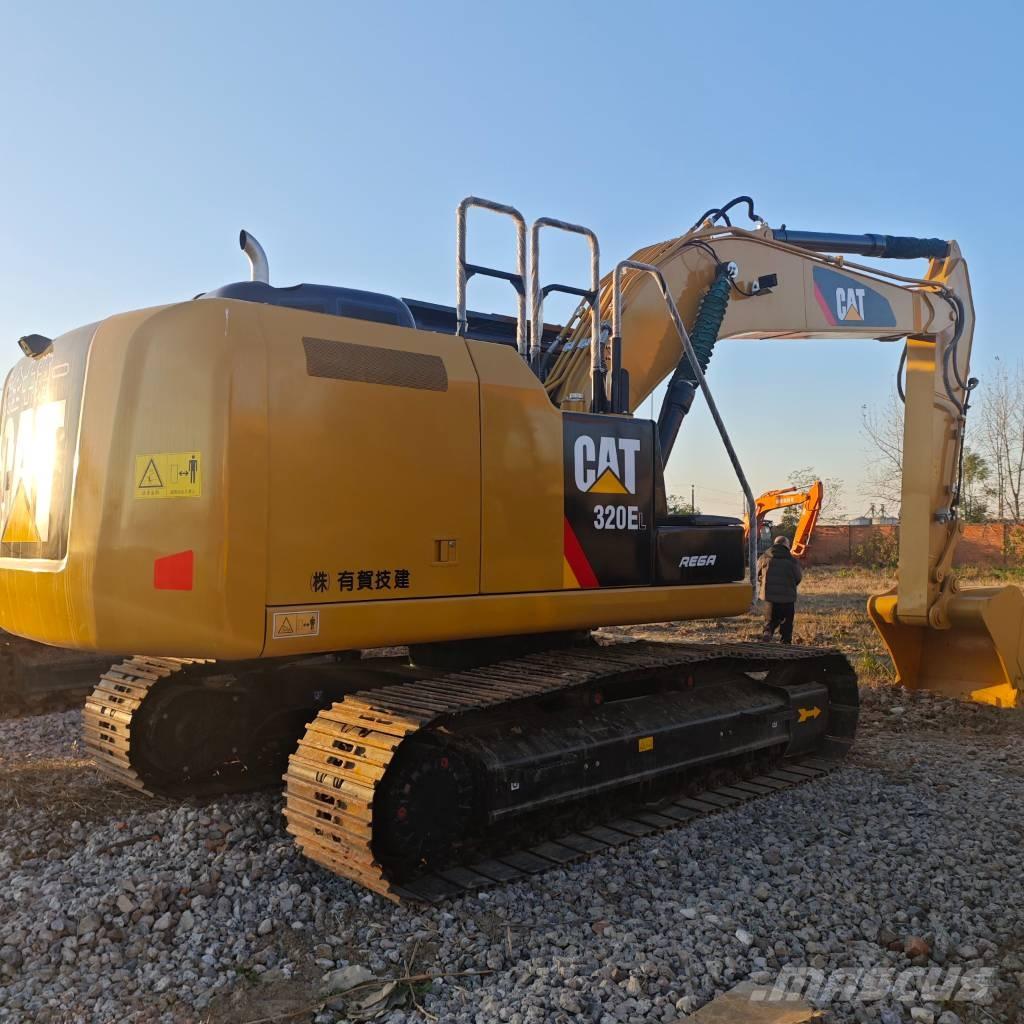 CAT 320 حفارات زحافة
