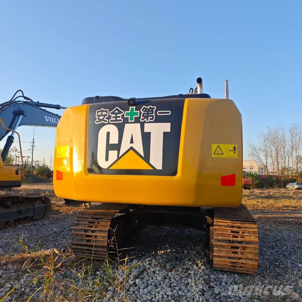 CAT 320 حفارات زحافة