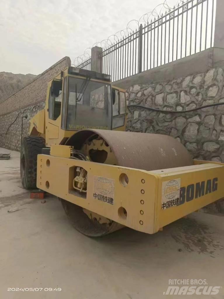 Bomag bw225d-3 مداحل ثنائية الاسطوانة