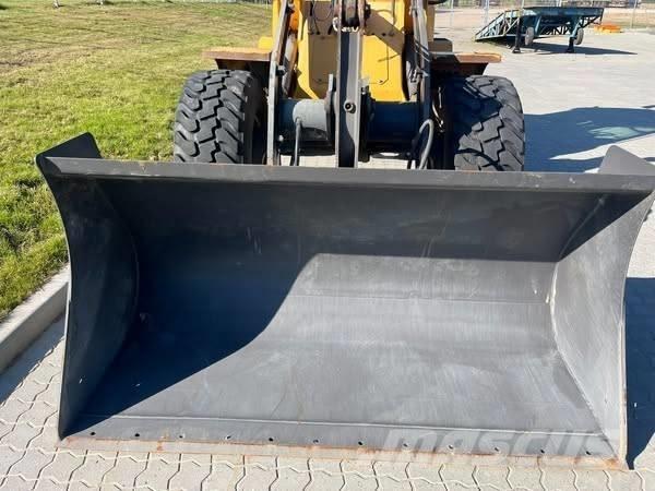Volvo L 30 B لوادر بعجل