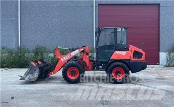 Kubota R065 لوادر بعجل