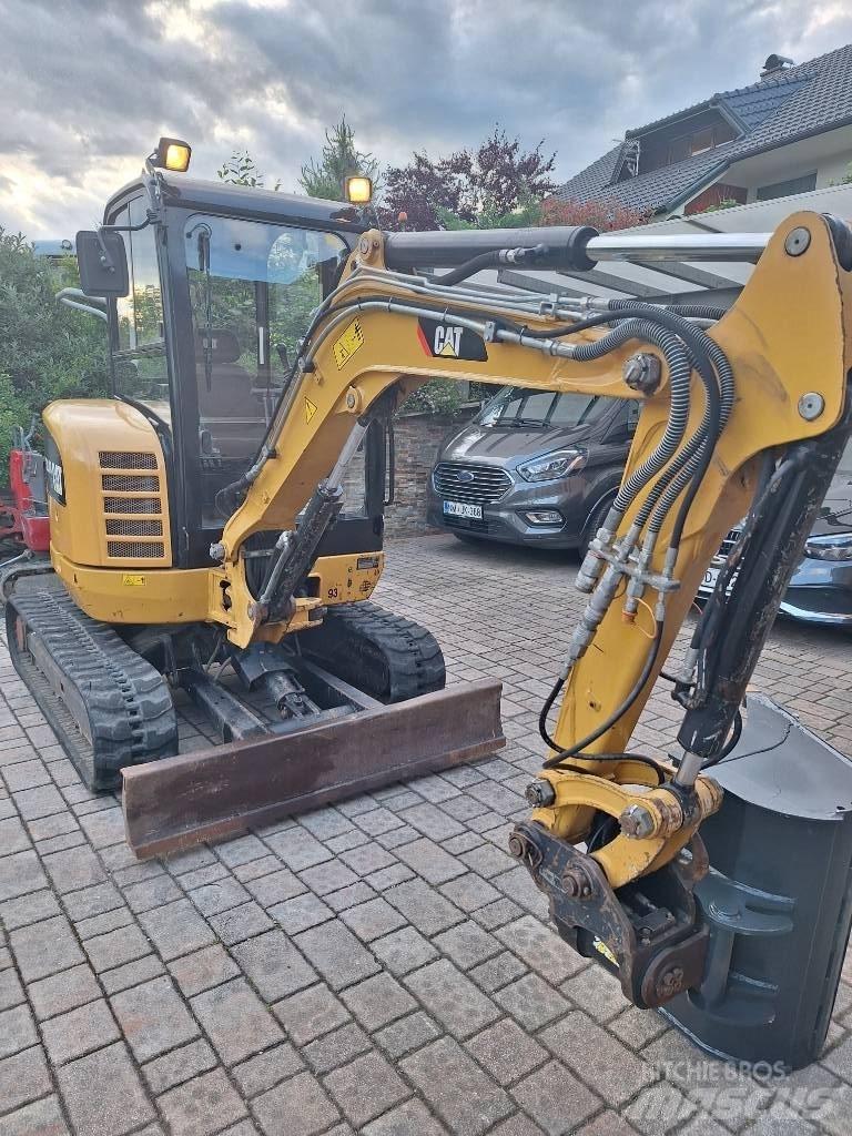 CAT 302.7 D CR حفارات صغيرة أقل من 7 طن (حفارات صغيرة)