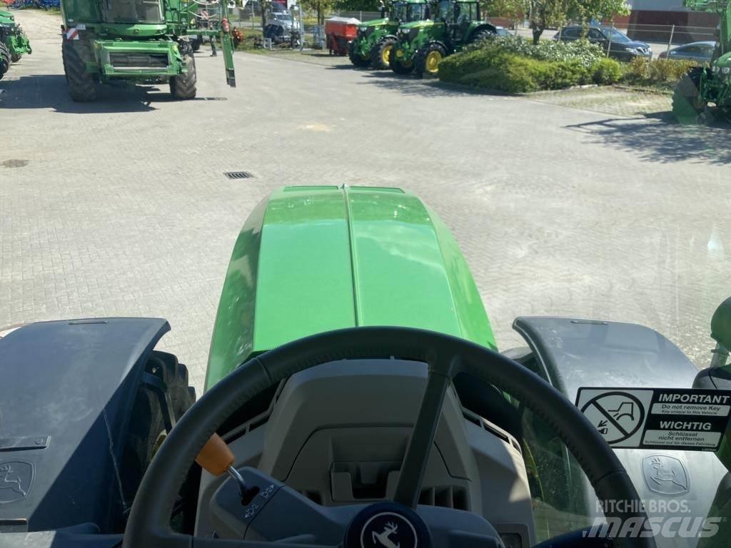 John Deere 6R215 الجرارات