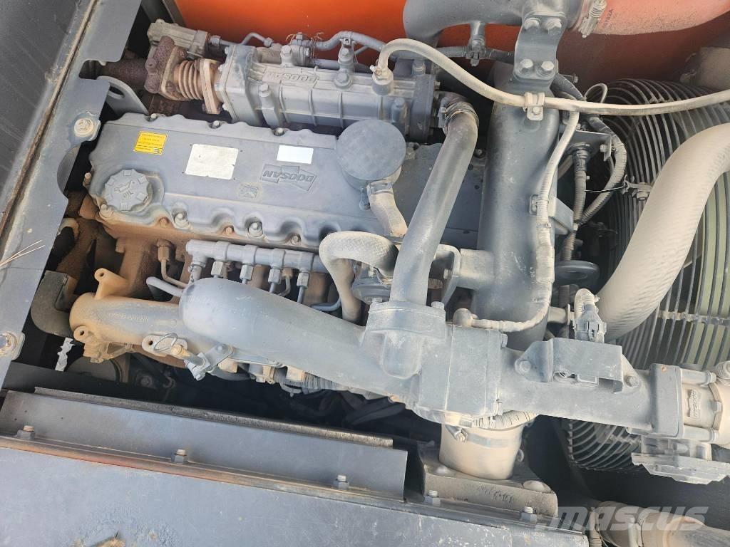 Doosan DX210WA حفارات بعجل