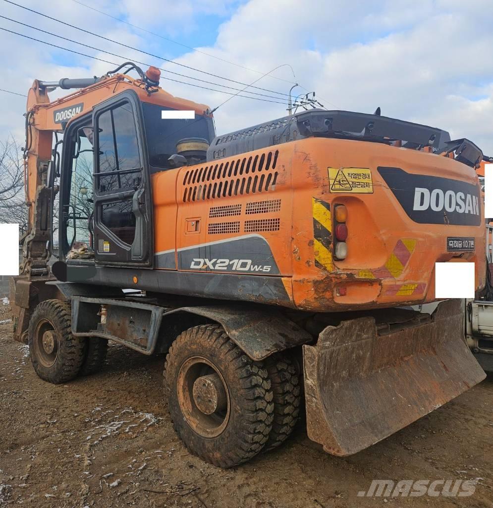 Doosan DX210WA حفارات بعجل