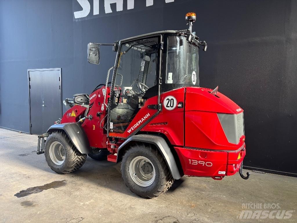 Weidemann 1390 لوادر انزلاقية التوجيه