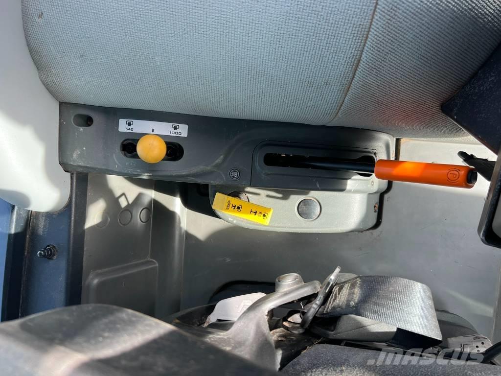 CLAAS Atos 230 الجرارات