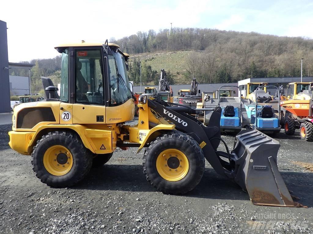 Volvo L 35 G لوادر بعجل