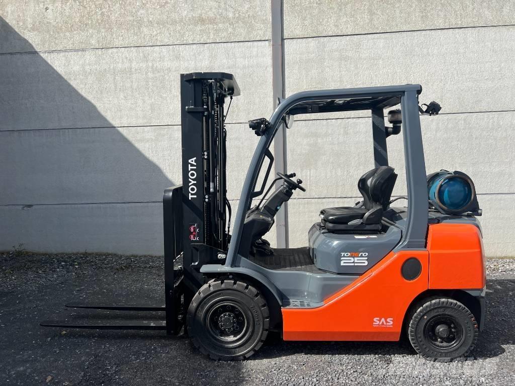Toyota 02-8 FGF 25 شاحنات LPG