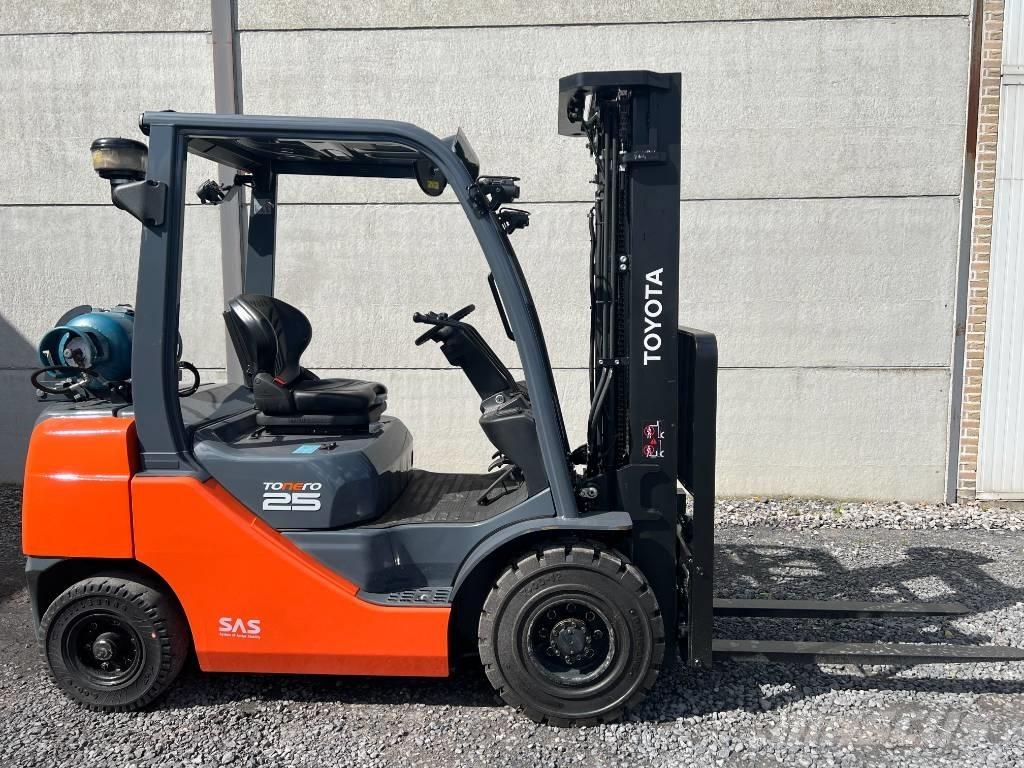 Toyota 02-8 FGF 25 شاحنات LPG