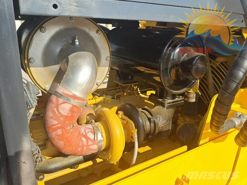 Shantui SD 13 بلدوزرات مجنزرة