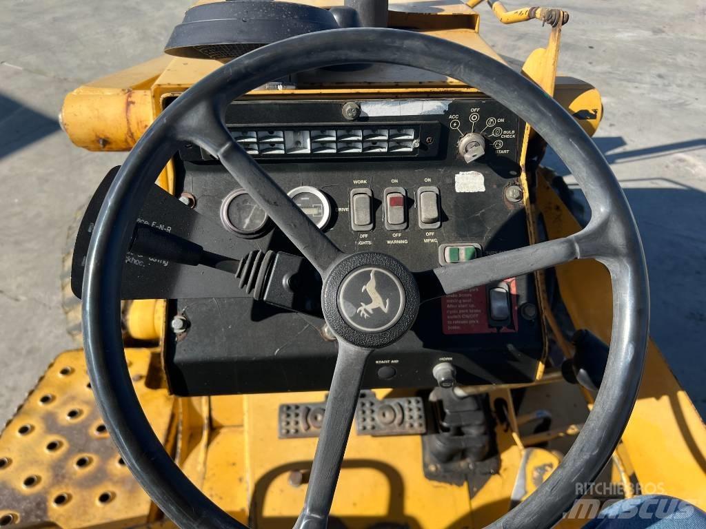 John Deere 210 LE لوادر وحفارات أمامية
