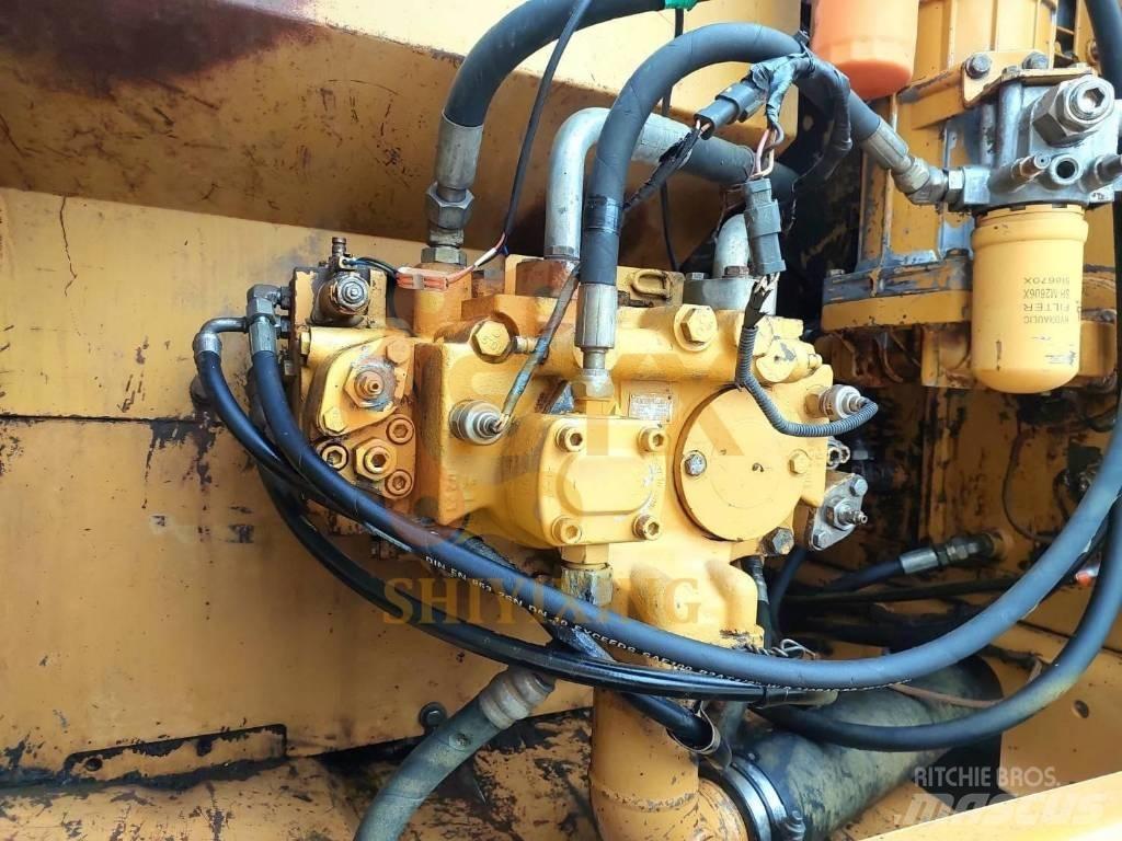 CAT 320 C حفارات زحافة
