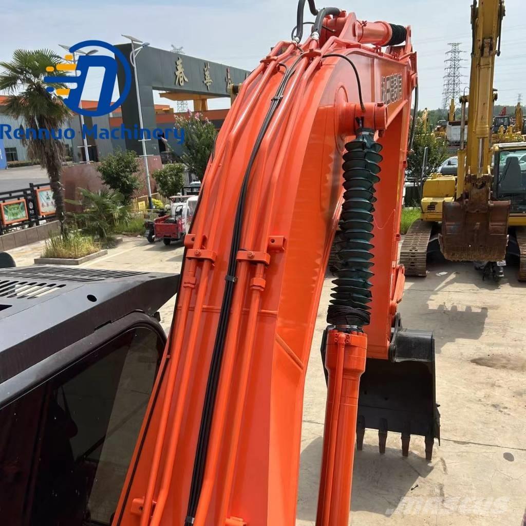 Hitachi ZX 200 حفارات زحافة