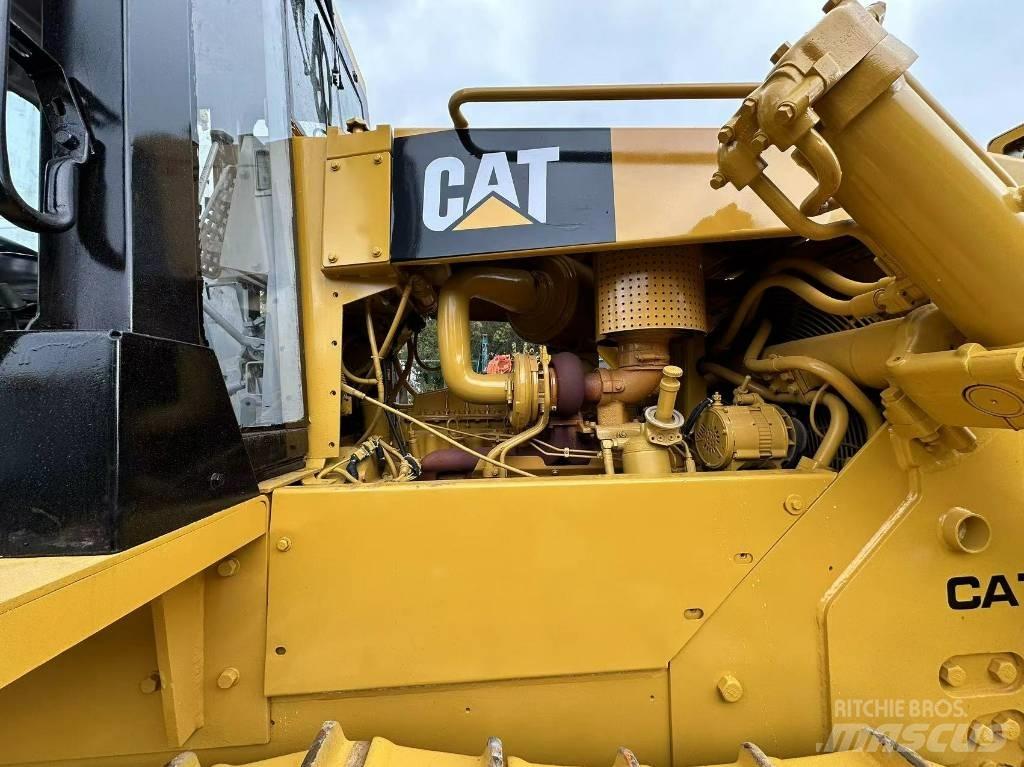 CAT D 7 G بلدوزرات مجنزرة