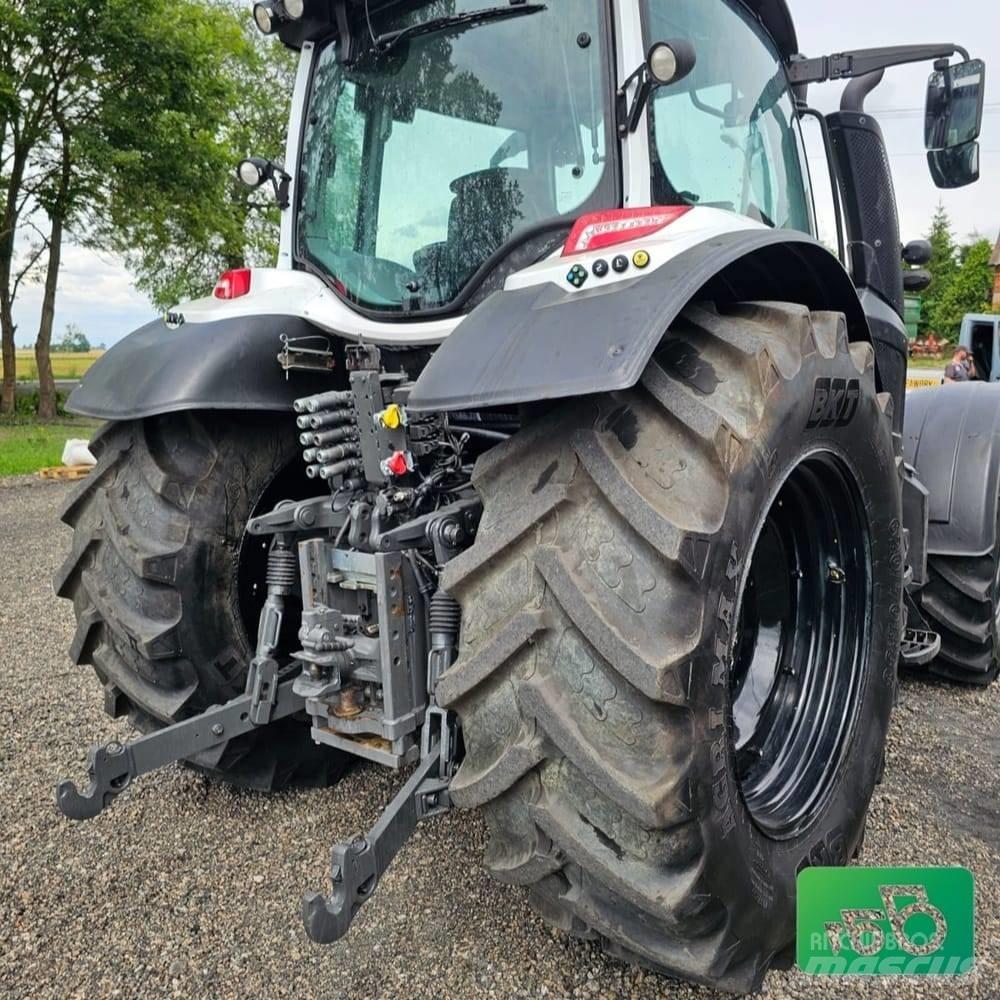 Valtra N174 الجرارات