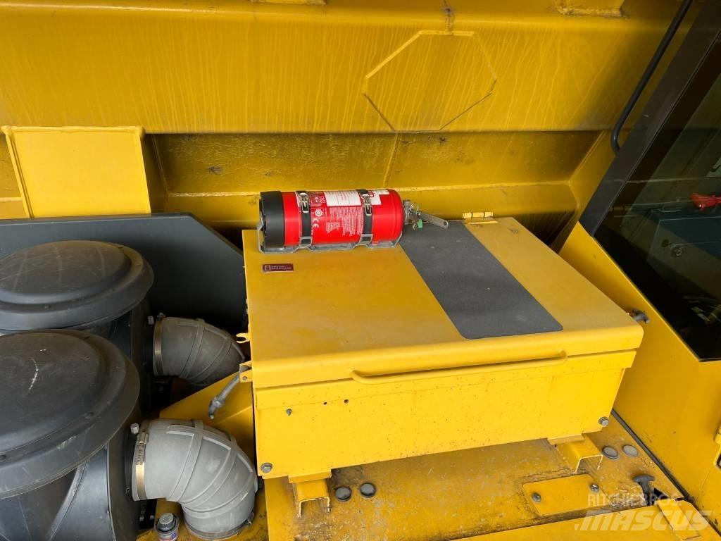Komatsu 605-7 شاحنات المخلفات الصلبة