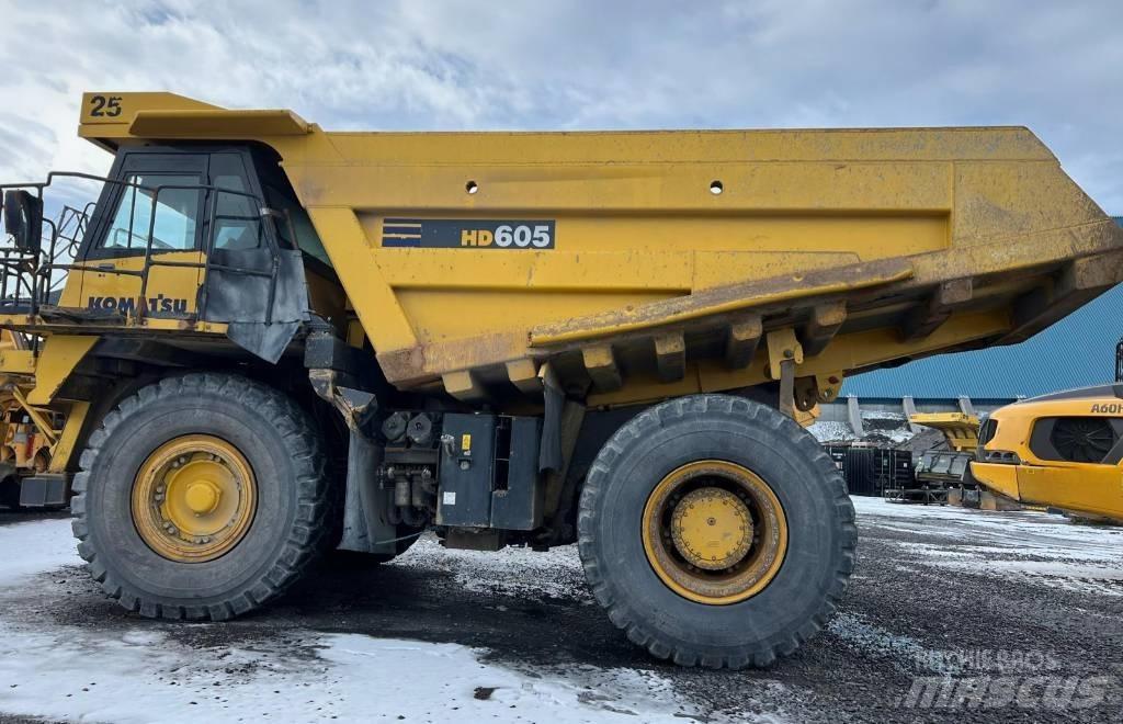 Komatsu 605-7 شاحنات المخلفات الصلبة