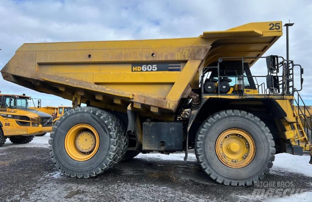 Komatsu 605-7 شاحنات المخلفات الصلبة