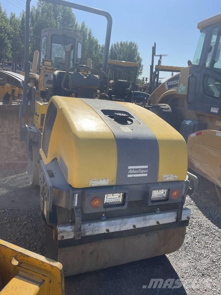 Dynapac CC 1250 مداحل ثنائية الاسطوانة