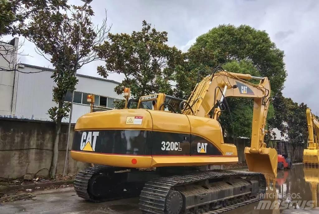CAT 320 C حفارات زحافة