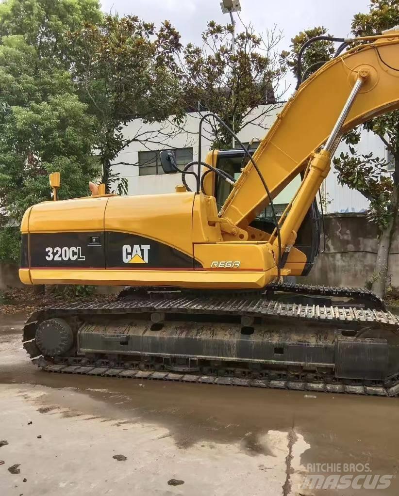 CAT 320 C حفارات زحافة